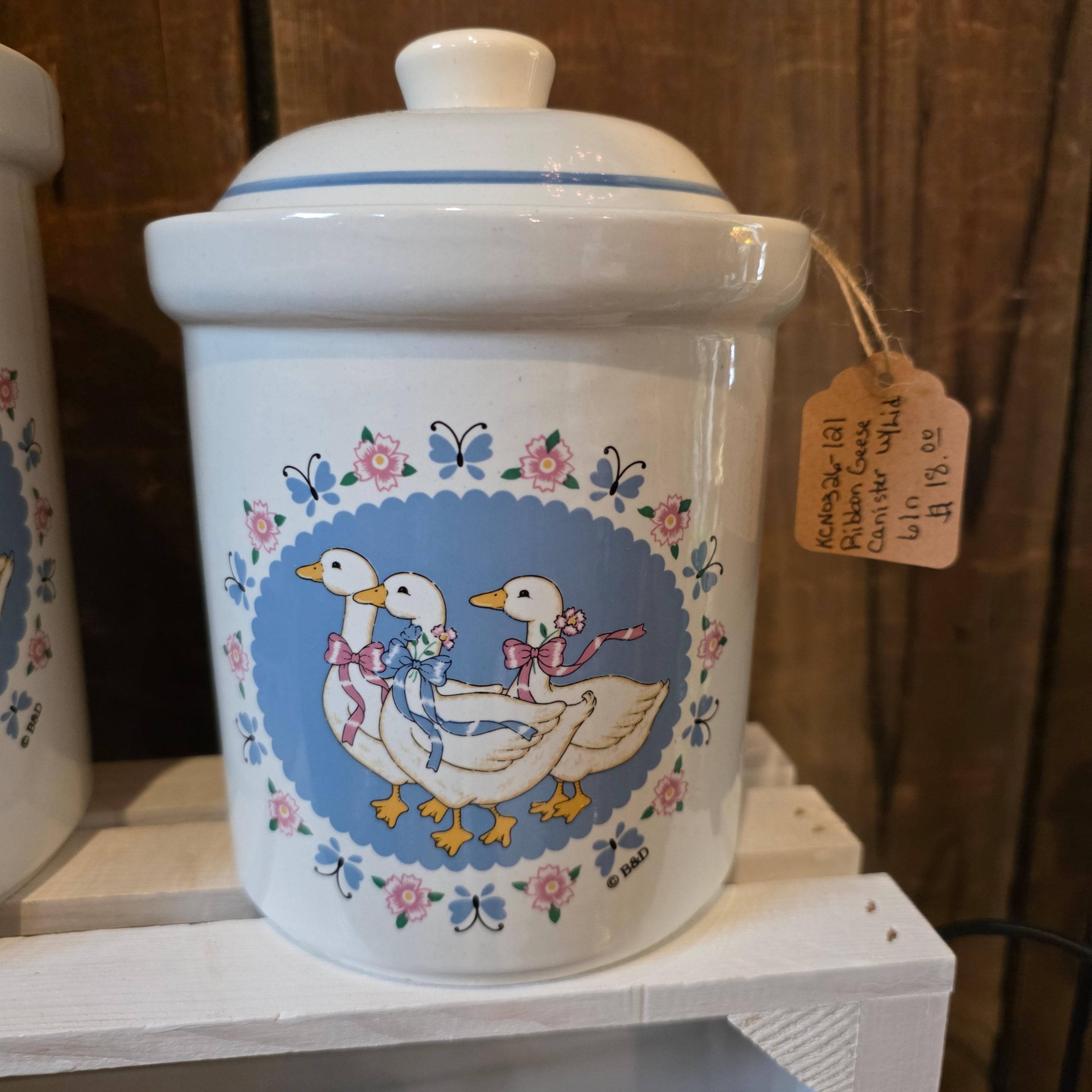 Ribbon geese canister