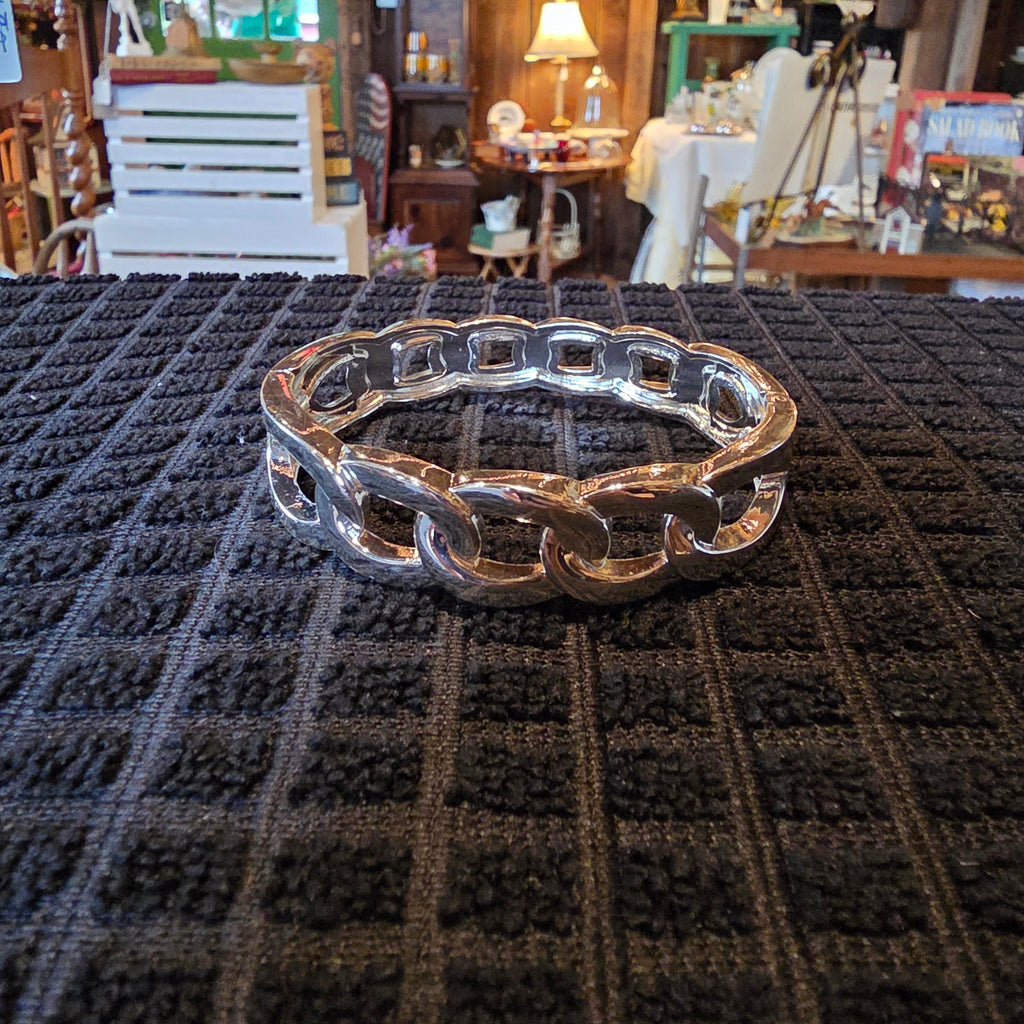 Chunky bangle with spring opening