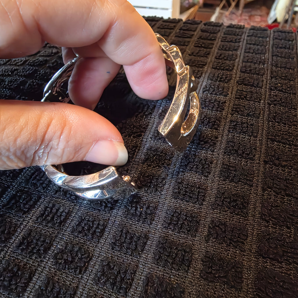 Chunky bangle with spring opening