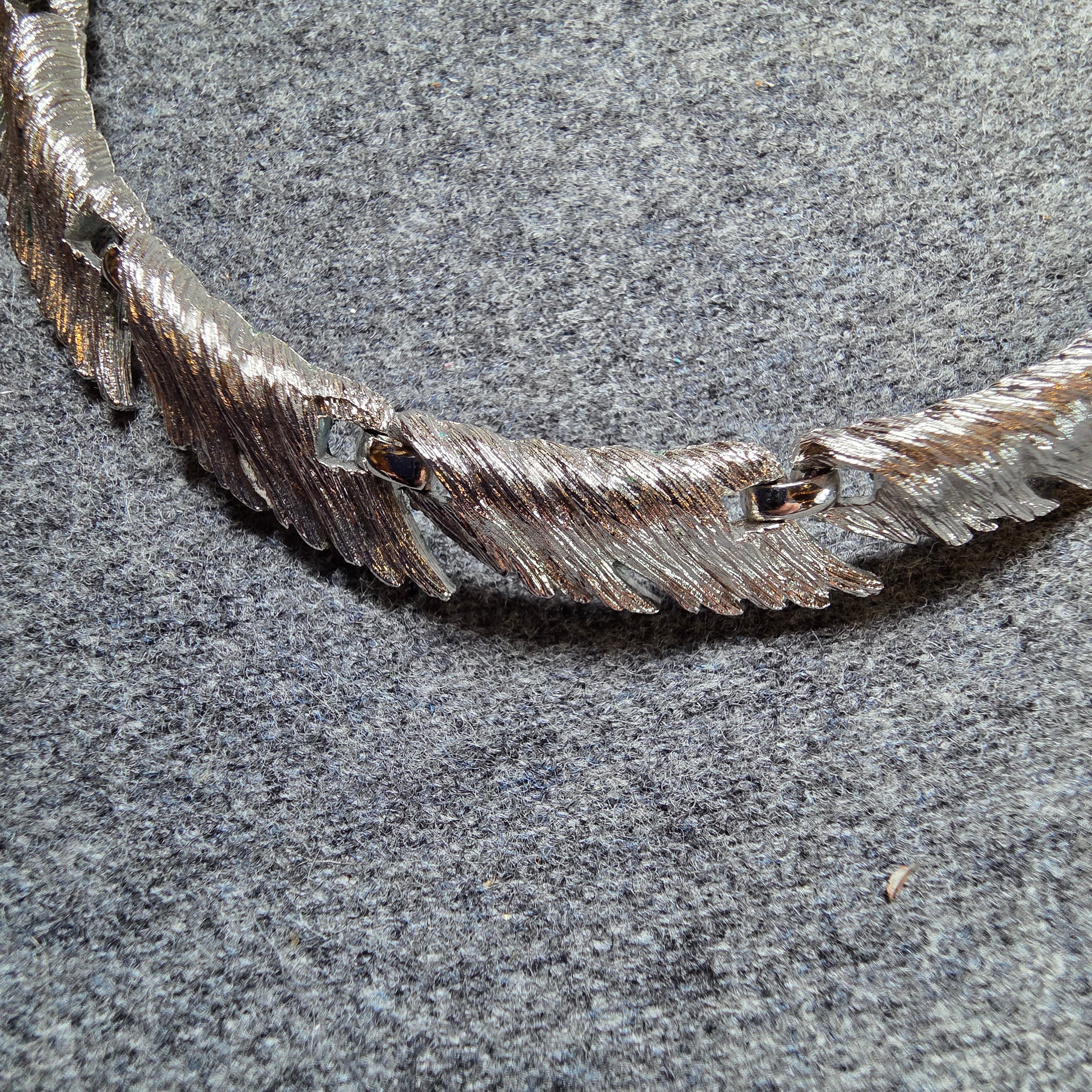 Monet feather link choker