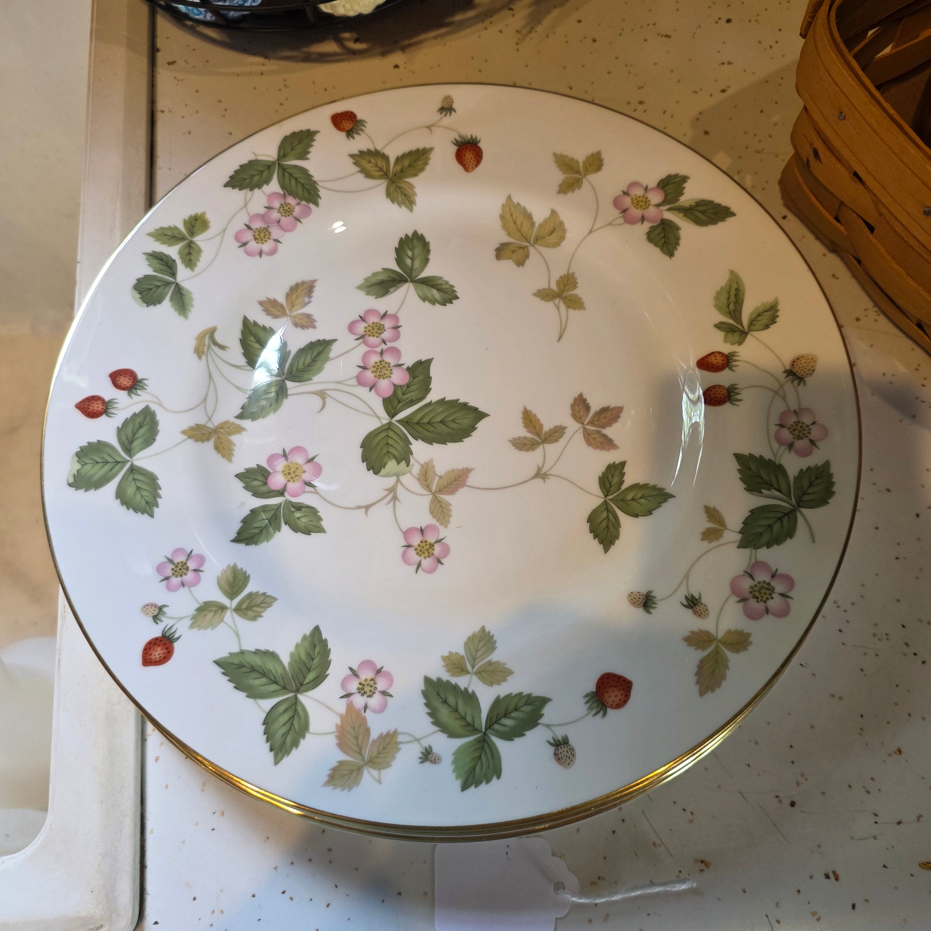 Wedgewood Wild Strawberry Dinner Plate