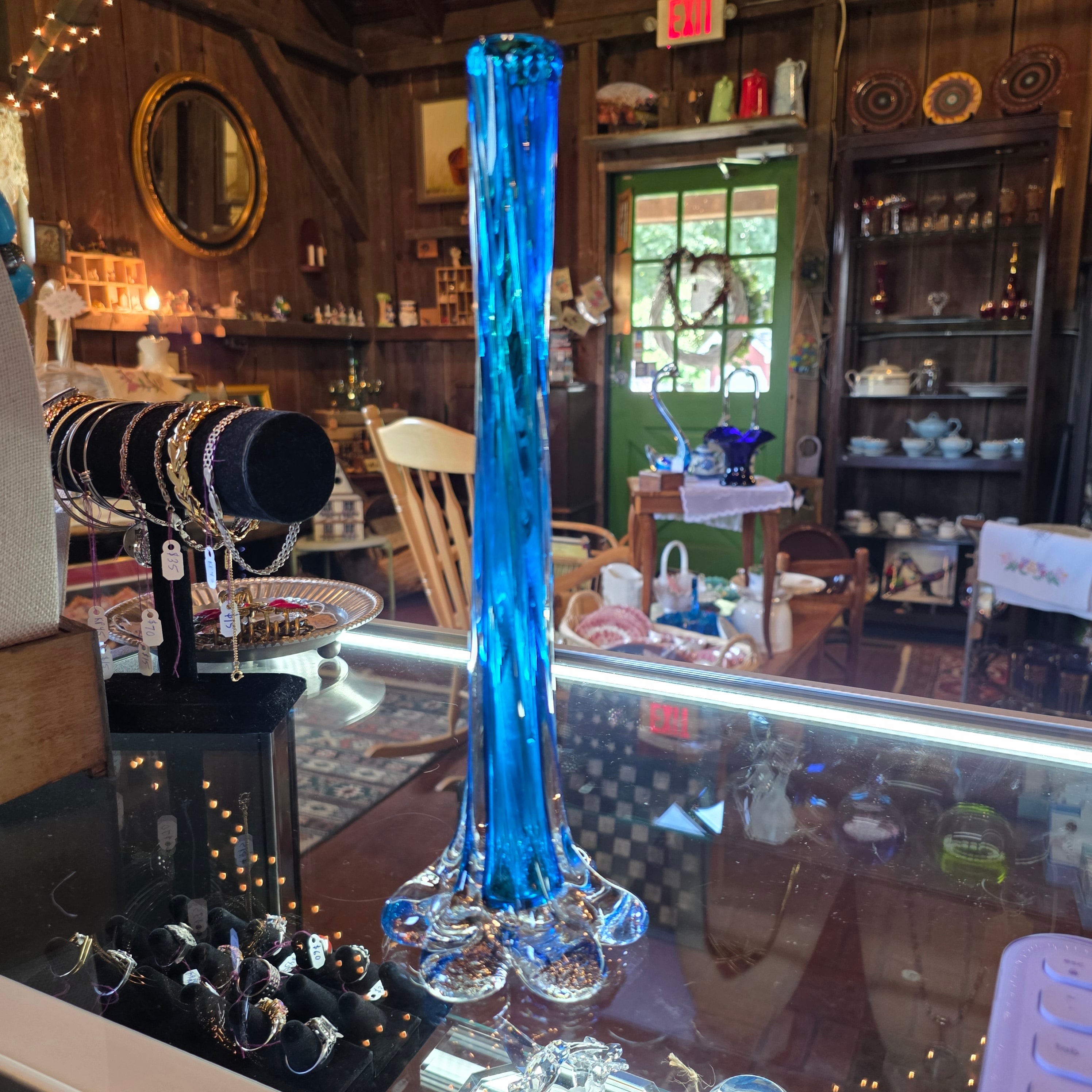 Art glass bud vase