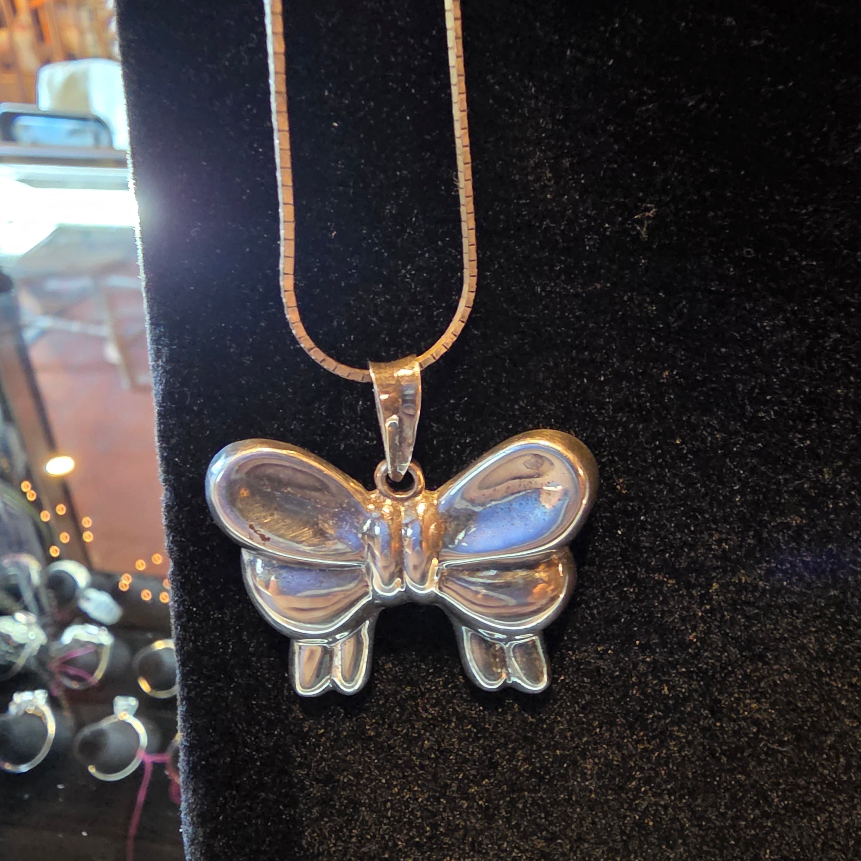 Sterling bow pendant & Chain