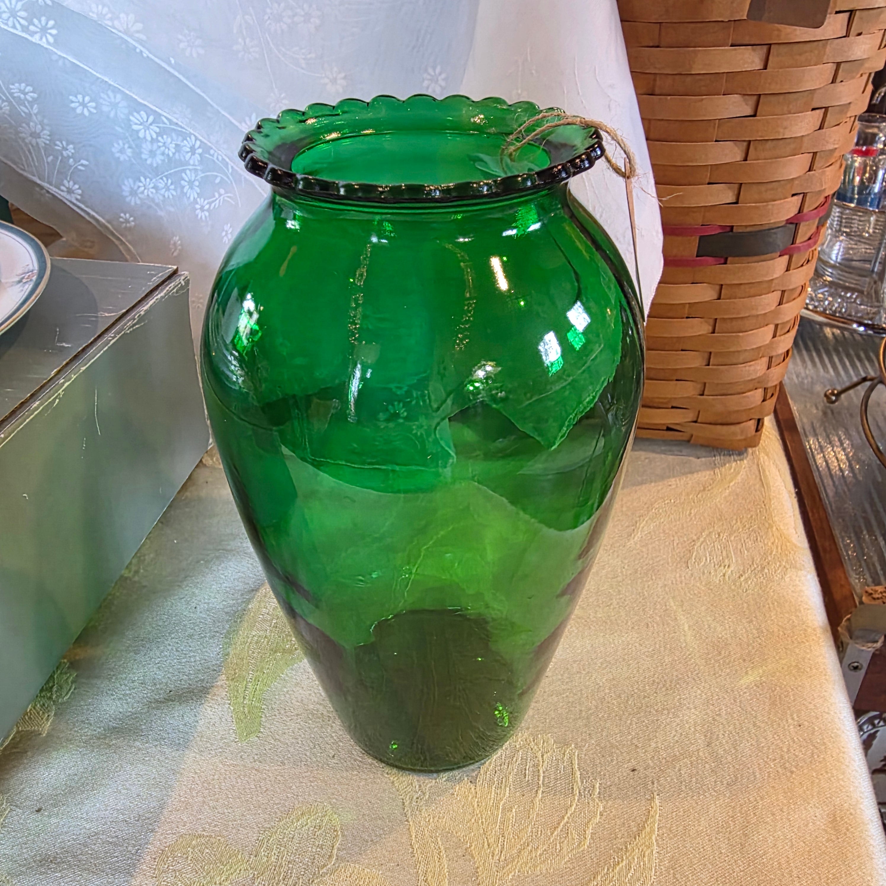Vtg. Anchor Hocking Forest Green Glass Vase 9" Scalloped Rim