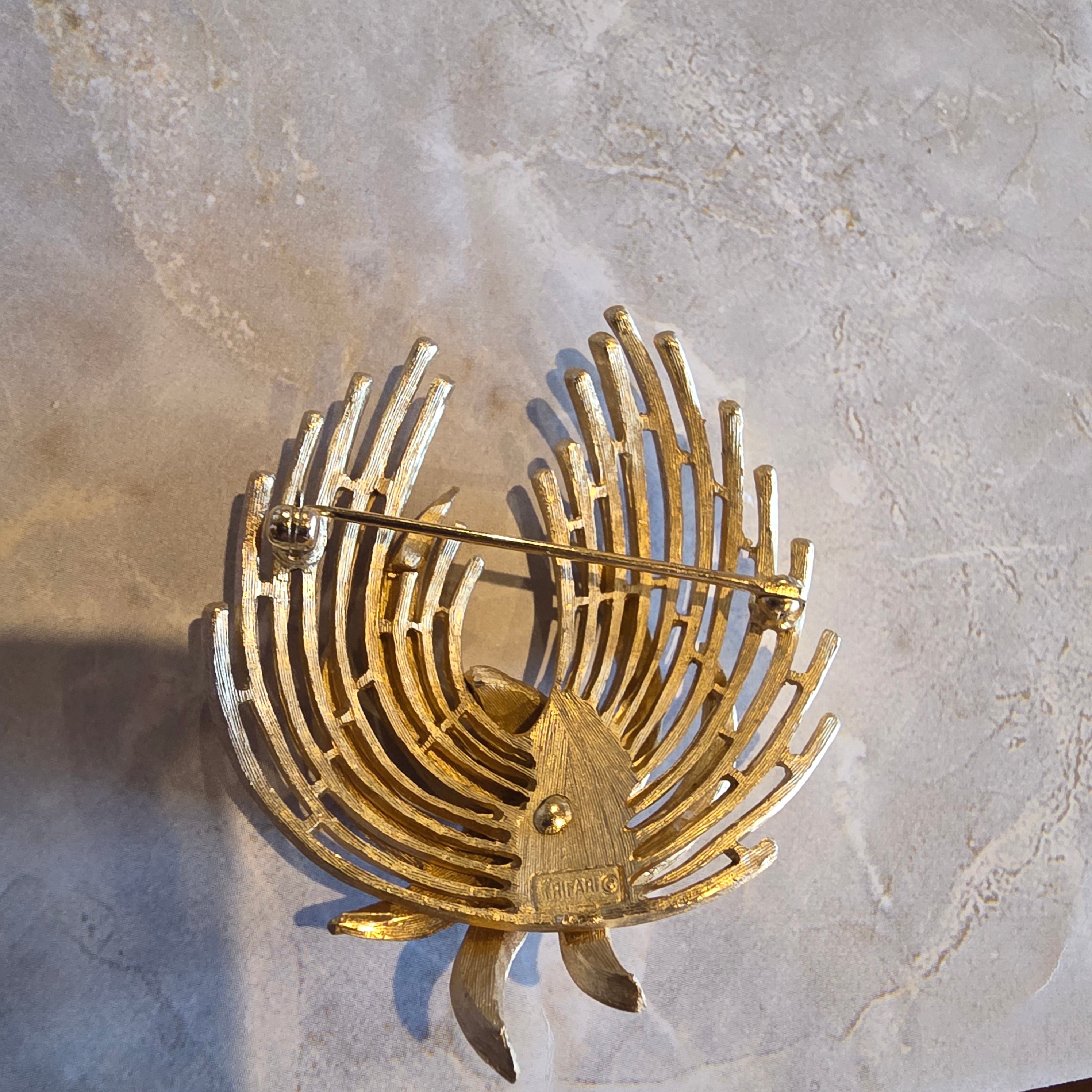 Vintage Crown Trifari Gold Tone Brooch Pin | Mid-Century Modern Abstract Flame Design